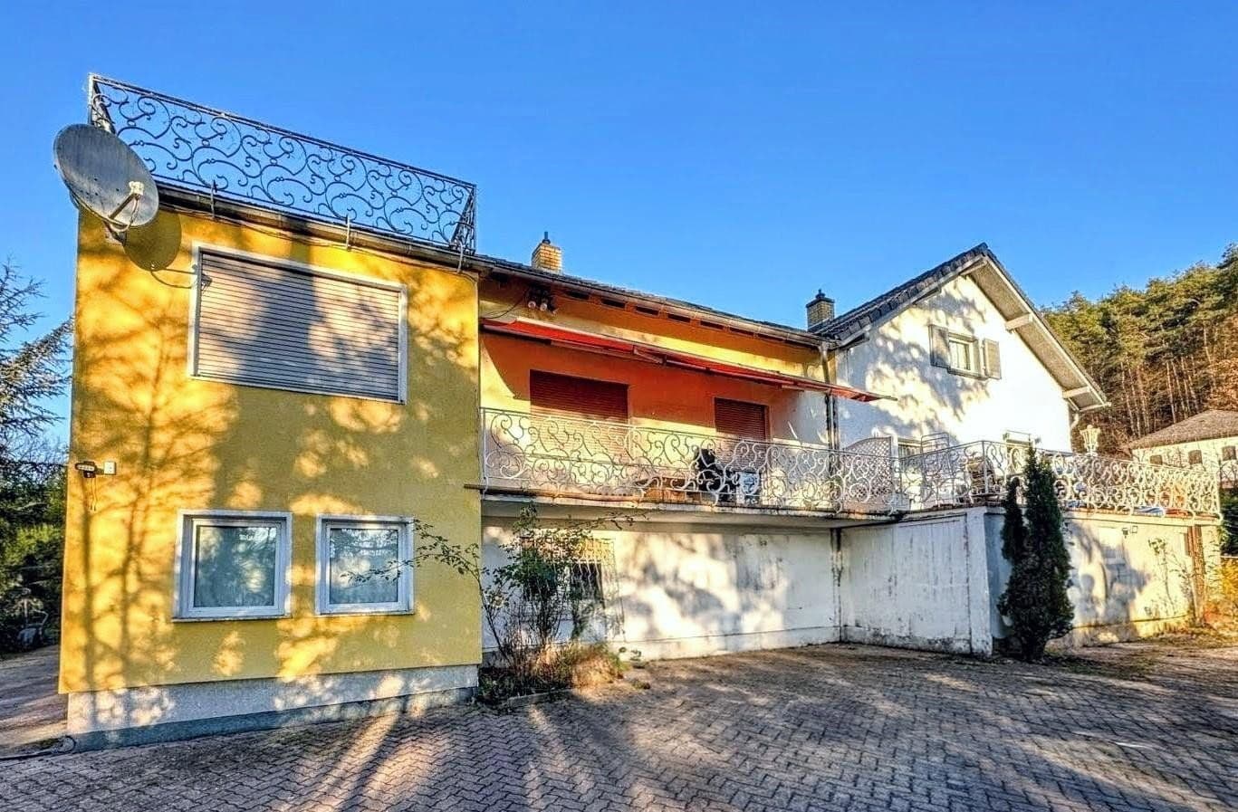 Predaj domu 300 m², pozemok 1.361 m², Alte Hohl 3, Kaiserslautern-Erlenbach, Porýnie-Falcko Predaj domu 300 m², pozemok 1.361 m², Alte Hohl 3, Kaiserslautern-Erlenbach, Porýnie-Falcko