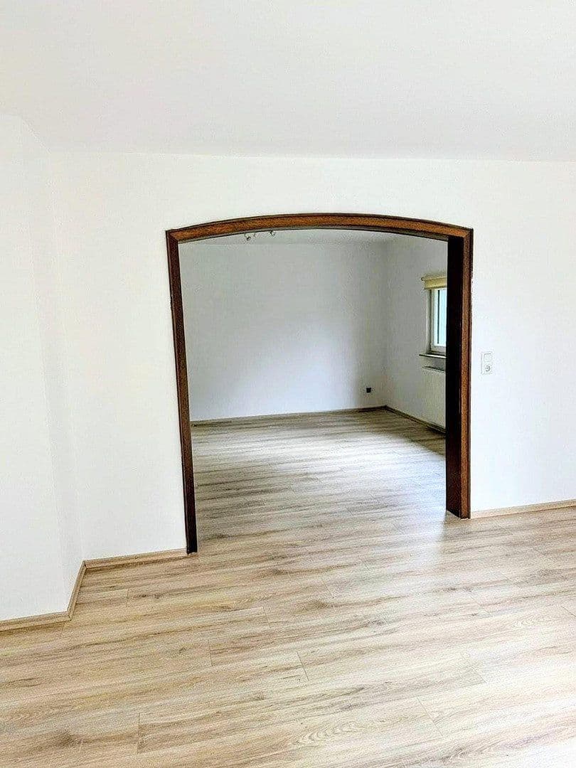 Predaj domu 300 m², pozemok 1.361 m², Alte Hohl 3, Kaiserslautern-Erlenbach, Porýnie-Falcko Predaj domu 300 m², pozemok 1.361 m², Alte Hohl 3, Kaiserslautern-Erlenbach, Porýnie-Falcko