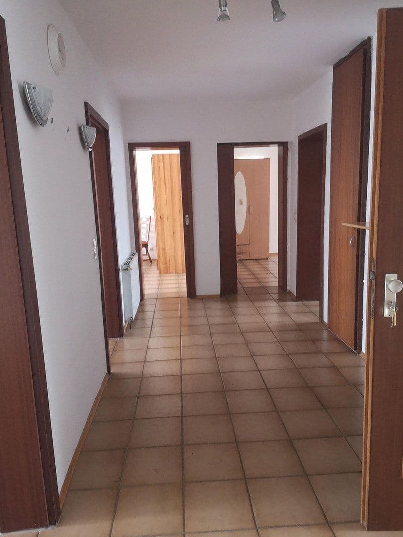 Prenájom bytu 5-izbový 136 m², Kaiserslautern-Morlautern, Porýnie-Falcko Prenájom bytu 5-izbový 136 m², Kaiserslautern-Morlautern, Porýnie-Falcko