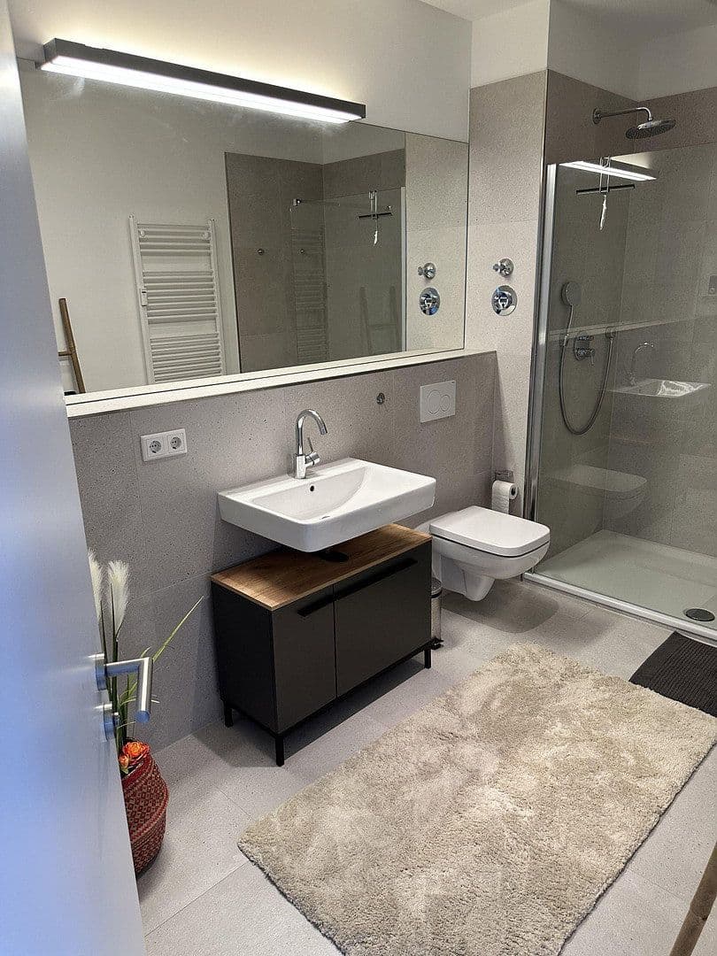 Prenájom bytu 2-izbový 92 m², Neuss, Severné Porýnie - Westfálsko Prenájom bytu 2-izbový 92 m², Neuss, Severné Porýnie - Westfálsko