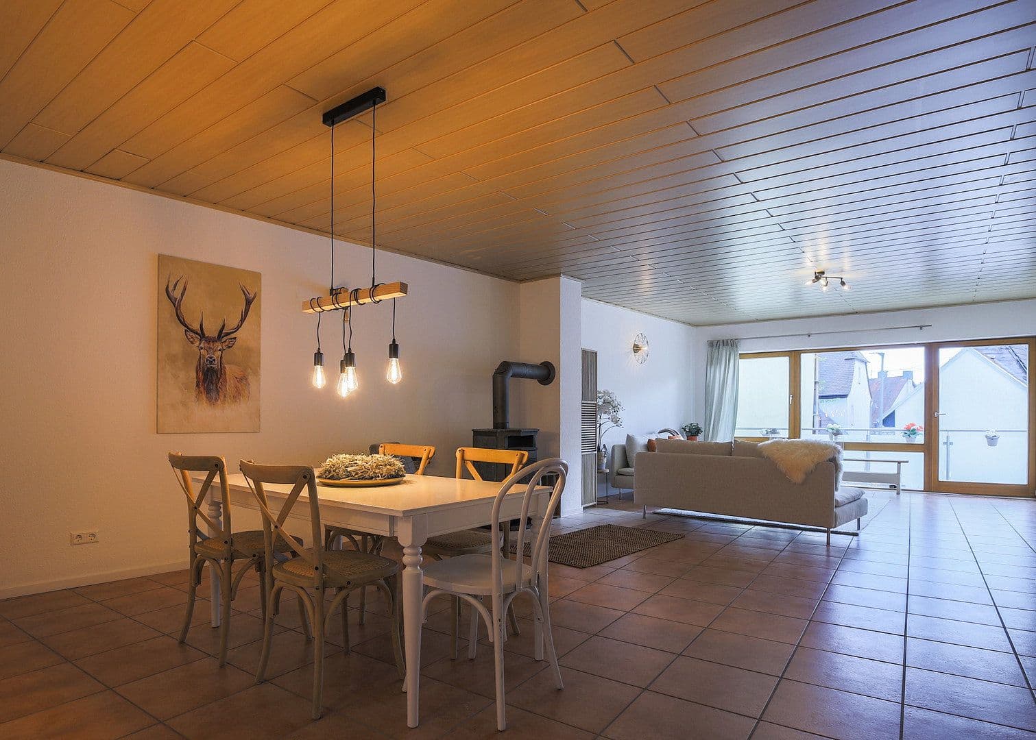 Prenájom bytu 5-izbový 177 m², Albersweiler, Porýnie-Falcko Prenájom bytu 5-izbový 177 m², Albersweiler, Porýnie-Falcko
