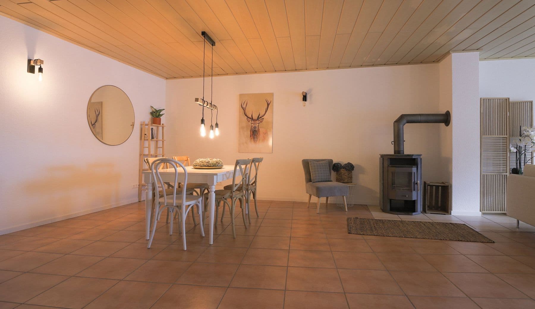 Prenájom bytu 5-izbový 177 m², Albersweiler, Porýnie-Falcko Prenájom bytu 5-izbový 177 m², Albersweiler, Porýnie-Falcko