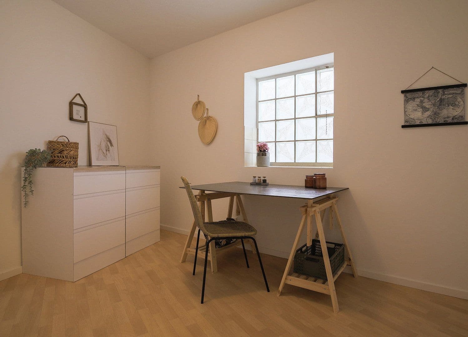 Prenájom bytu 5-izbový 177 m², Albersweiler, Porýnie-Falcko Prenájom bytu 5-izbový 177 m², Albersweiler, Porýnie-Falcko