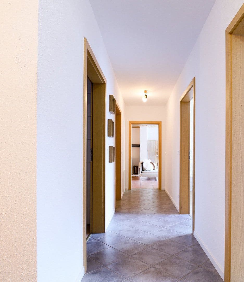 Prenájom bytu 5-izbový 177 m², Albersweiler, Porýnie-Falcko Prenájom bytu 5-izbový 177 m², Albersweiler, Porýnie-Falcko