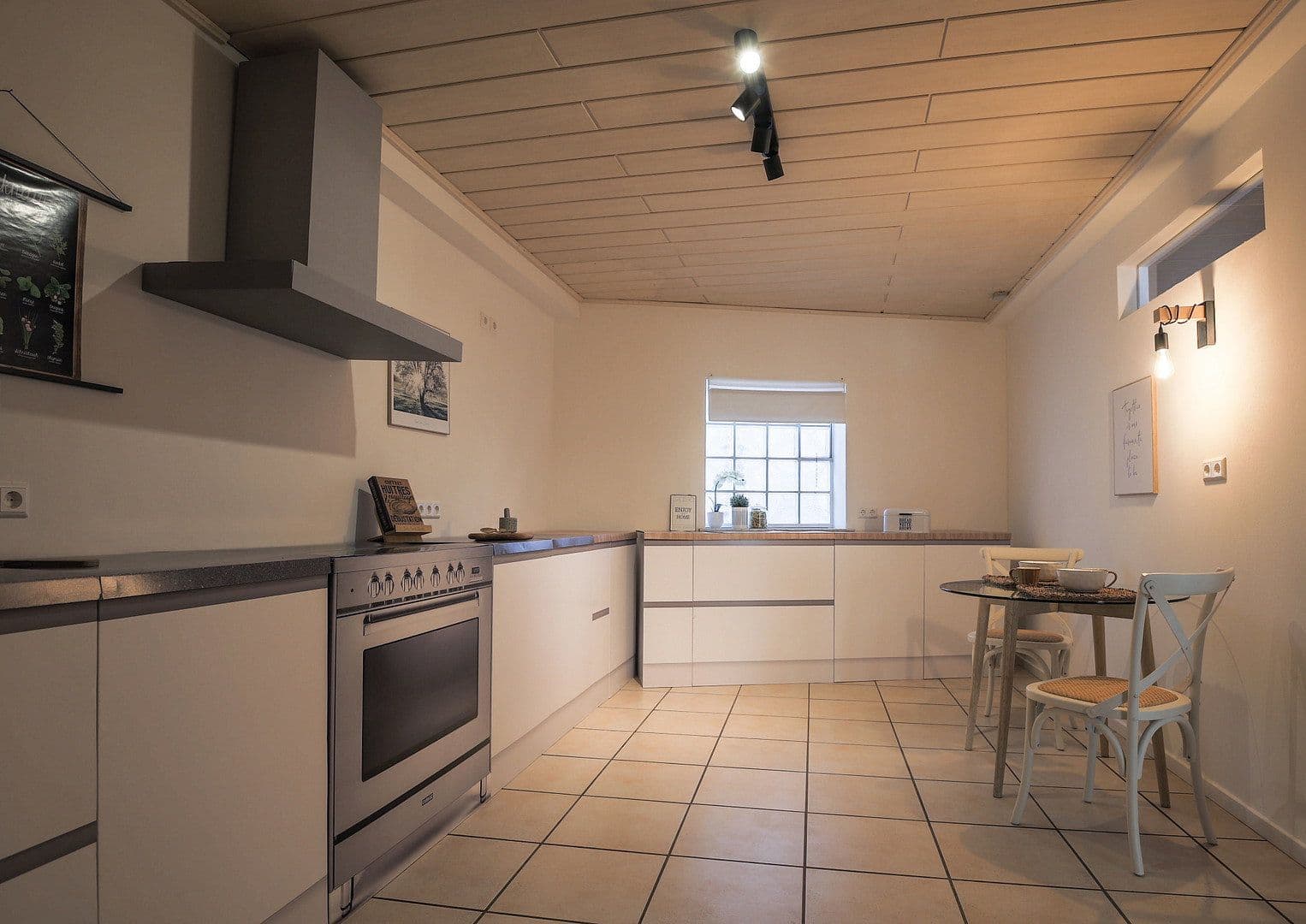 Prenájom bytu 5-izbový 177 m², Albersweiler, Porýnie-Falcko Prenájom bytu 5-izbový 177 m², Albersweiler, Porýnie-Falcko