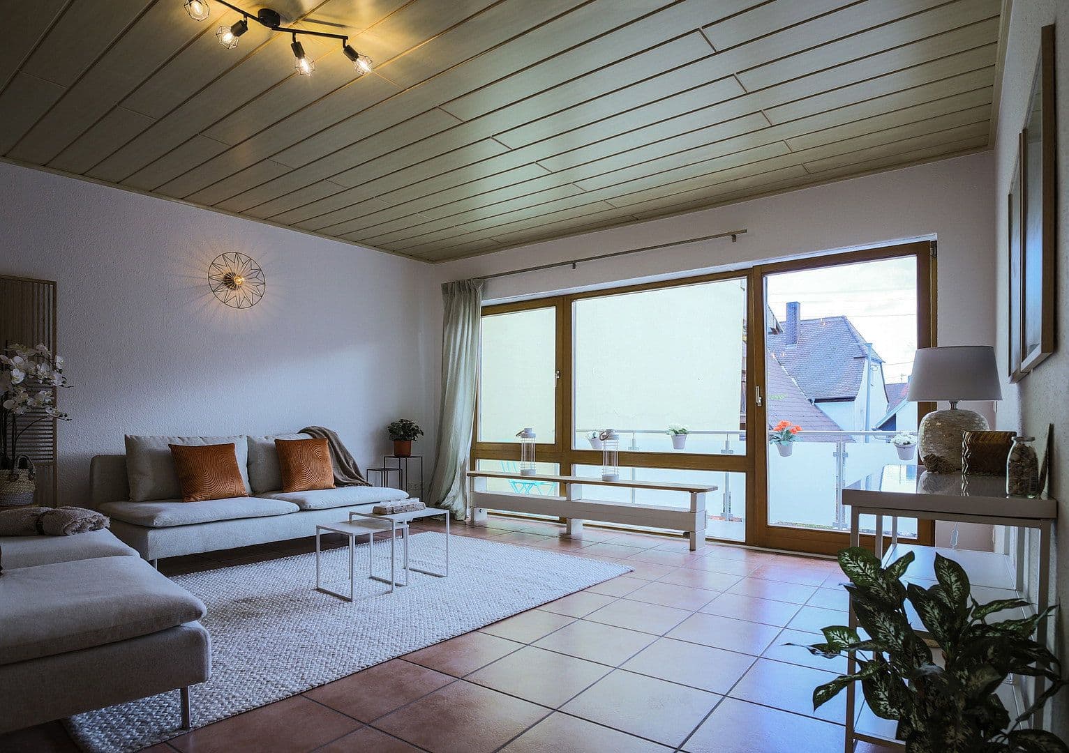 Prenájom bytu 5-izbový 177 m², Albersweiler, Porýnie-Falcko Prenájom bytu 5-izbový 177 m², Albersweiler, Porýnie-Falcko