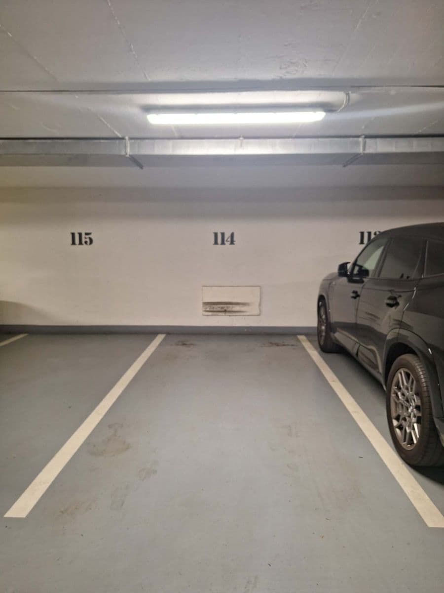Prenájom garáže 12 m², Praha, Praha Prenájom garáže 12 m², Praha, Praha