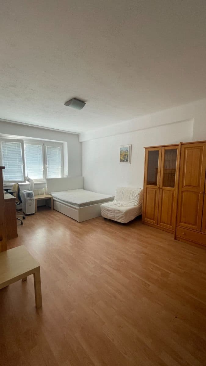 Prenájom bytu 1-izbový 39 m², Trenčianska, Ružinov, Bratislavský kraj Prenájom bytu 1-izbový 39 m², Trenčianska, Ružinov, Bratislavský kraj