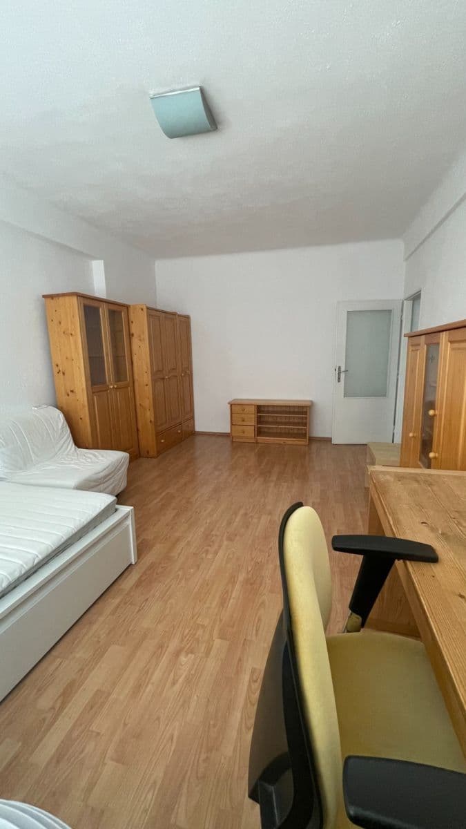 Prenájom bytu 1-izbový 39 m², Trenčianska, Ružinov, Bratislavský kraj Prenájom bytu 1-izbový 39 m², Trenčianska, Ružinov, Bratislavský kraj