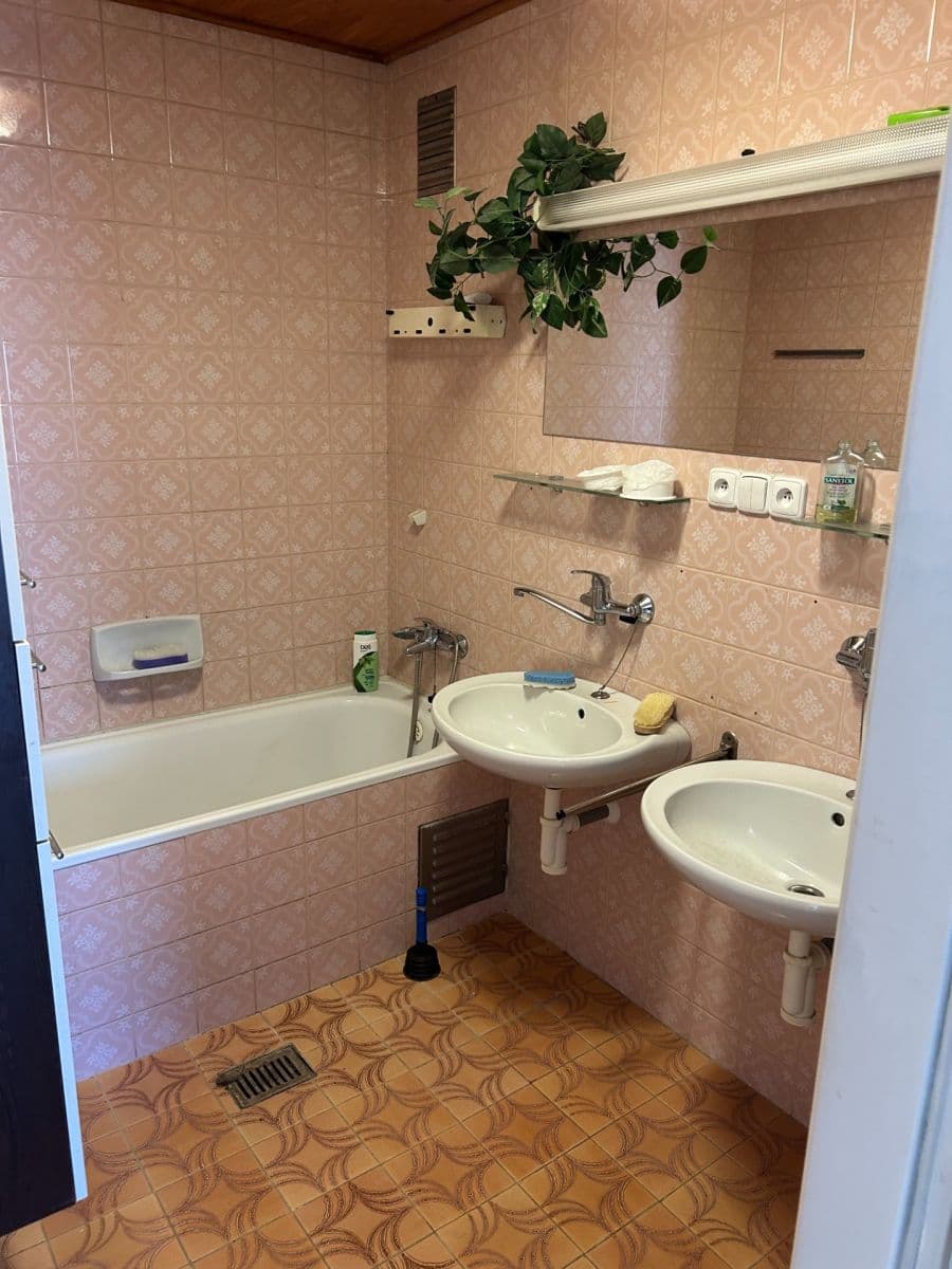 Predaj domu 150 m², pozemok 93 m², Za Lípou, Hradec Králové, Královéhradecký kraj Predaj domu 150 m², pozemok 93 m², Za Lípou, Hradec Králové, Královéhradecký kraj