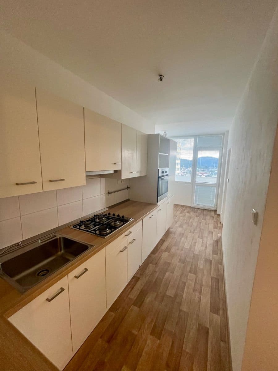Prenájom bytu 3-izbový 70 m², Hoření, Ústí nad Labem, Ústecký kraj Prenájom bytu 3-izbový 70 m², Hoření, Ústí nad Labem, Ústecký kraj