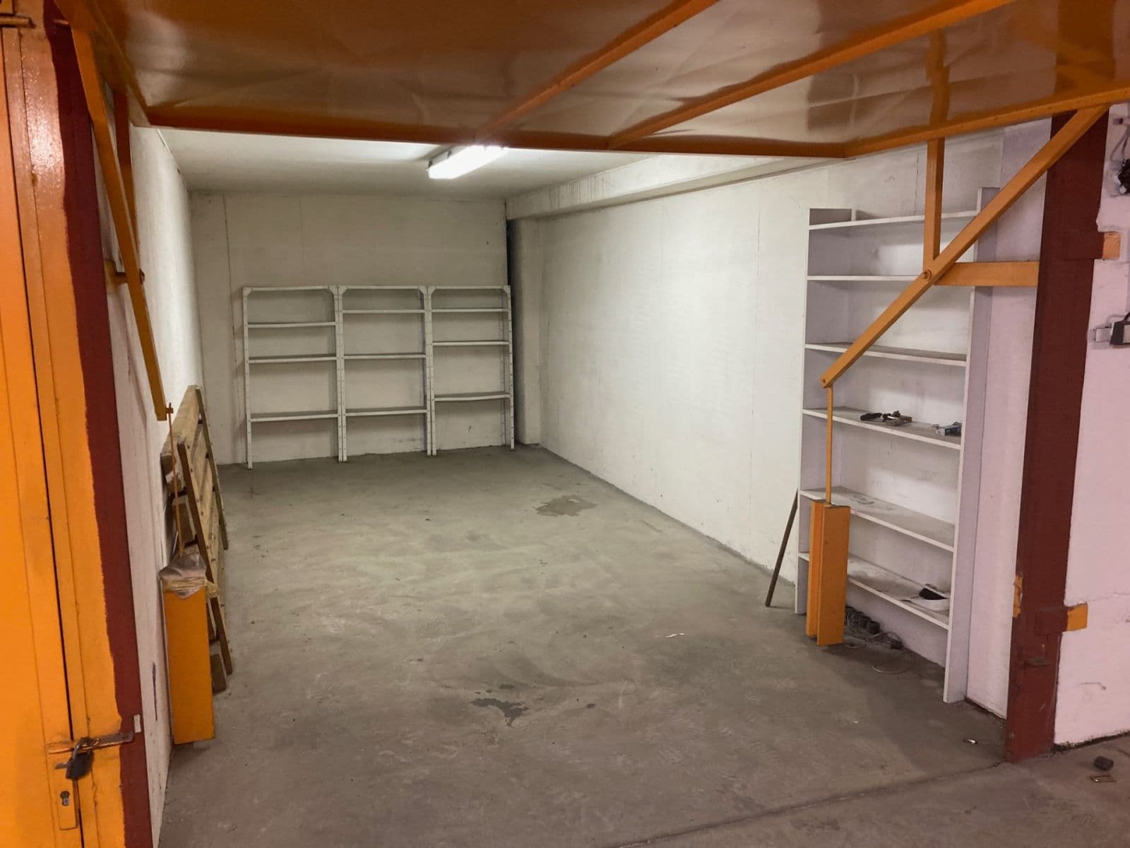 Prenájom garáže 20 m², Makovského, Praha, Praha Prenájom garáže 20 m², Makovského, Praha, Praha