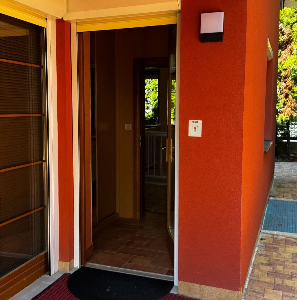 Prenájom bytu 2-izbový 70 m², Nebušická, Praha, Praha Prenájom bytu 2-izbový 70 m², Nebušická, Praha, Praha