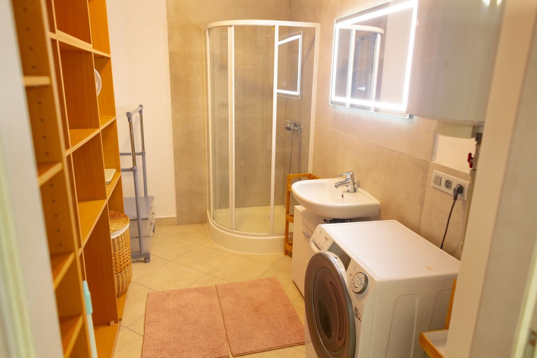 Prenájom bytu 2-izbový 70 m², Nebušická, Praha, Praha Prenájom bytu 2-izbový 70 m², Nebušická, Praha, Praha