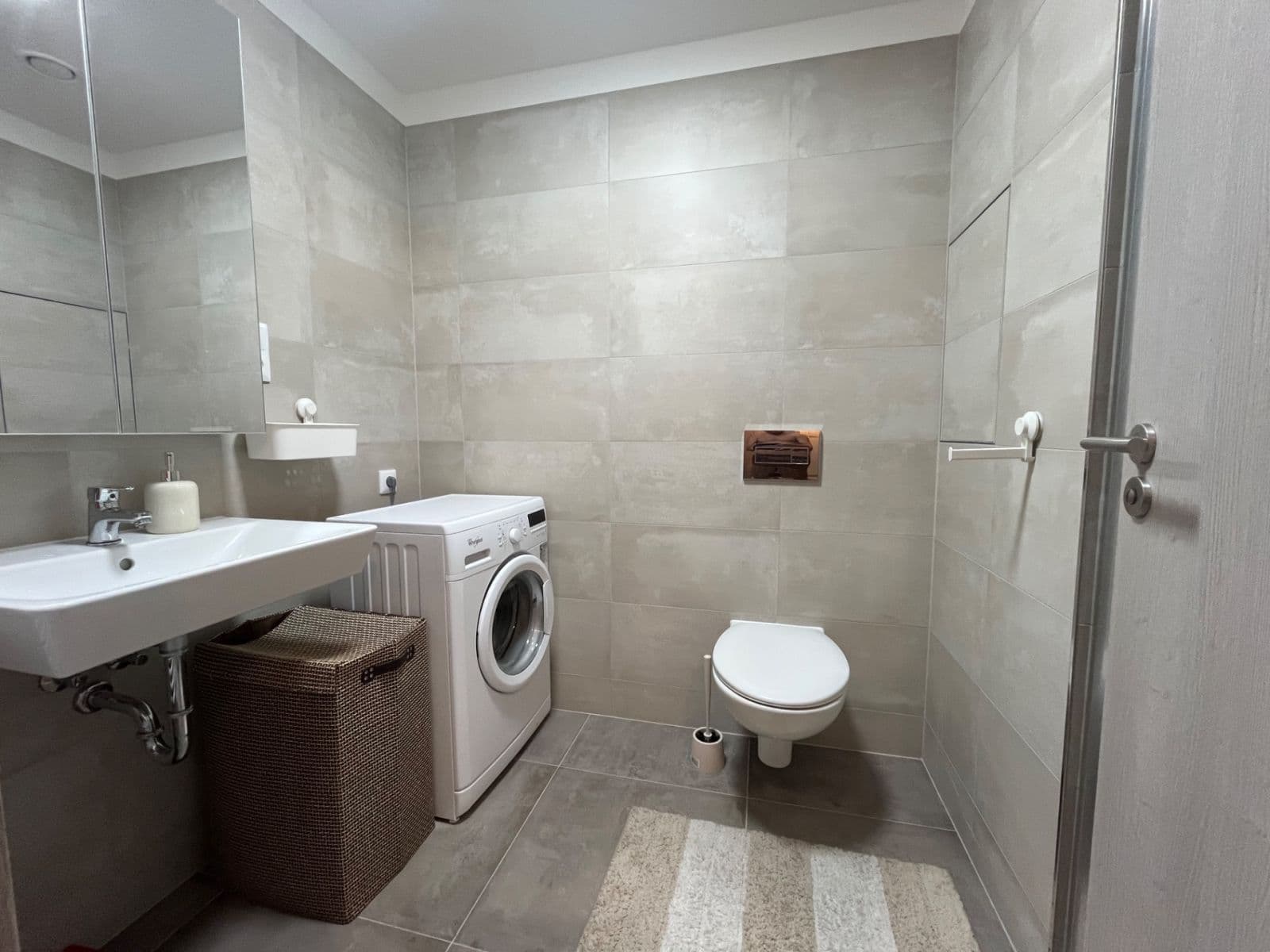 Prenájom bytu 1-izbový 34 m², Poděbradská, Praha, Praha Prenájom bytu 1-izbový 34 m², Poděbradská, Praha, Praha