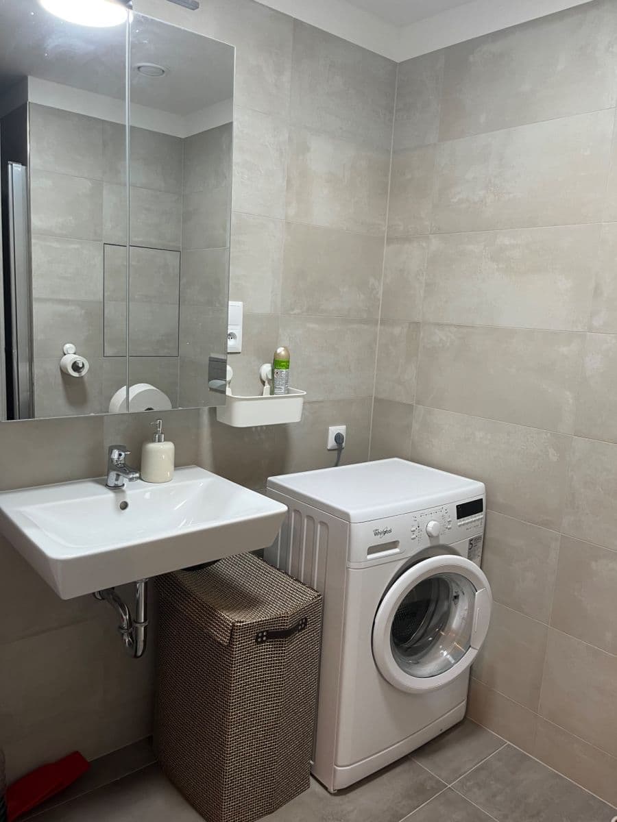 Prenájom bytu 1-izbový 34 m², Poděbradská, Praha, Praha Prenájom bytu 1-izbový 34 m², Poděbradská, Praha, Praha
