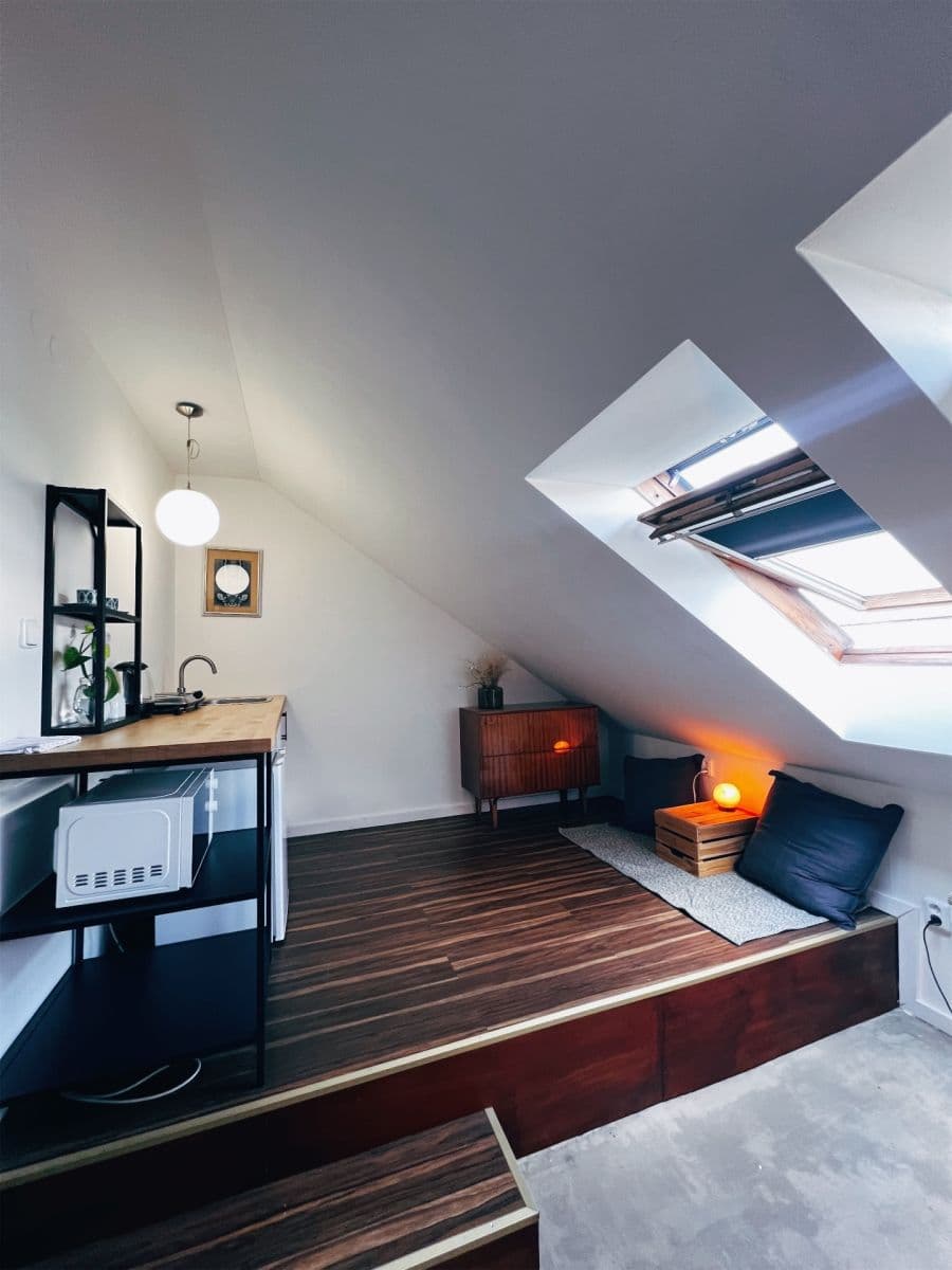 Prenájom bytu 1-izbový 25 m², Bělohorská, Praha, Praha Prenájom bytu 1-izbový 25 m², Bělohorská, Praha, Praha