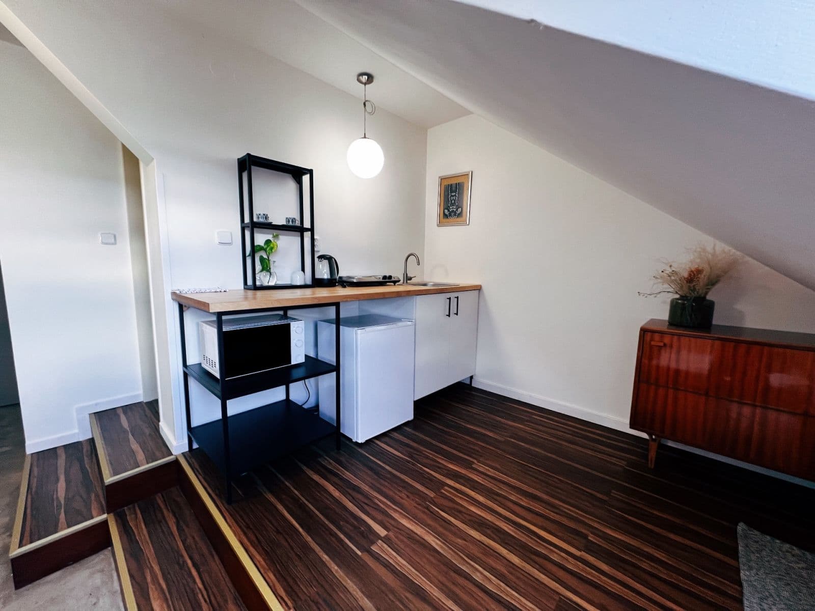 Prenájom bytu 1-izbový 25 m², Bělohorská, Praha, Praha Prenájom bytu 1-izbový 25 m², Bělohorská, Praha, Praha