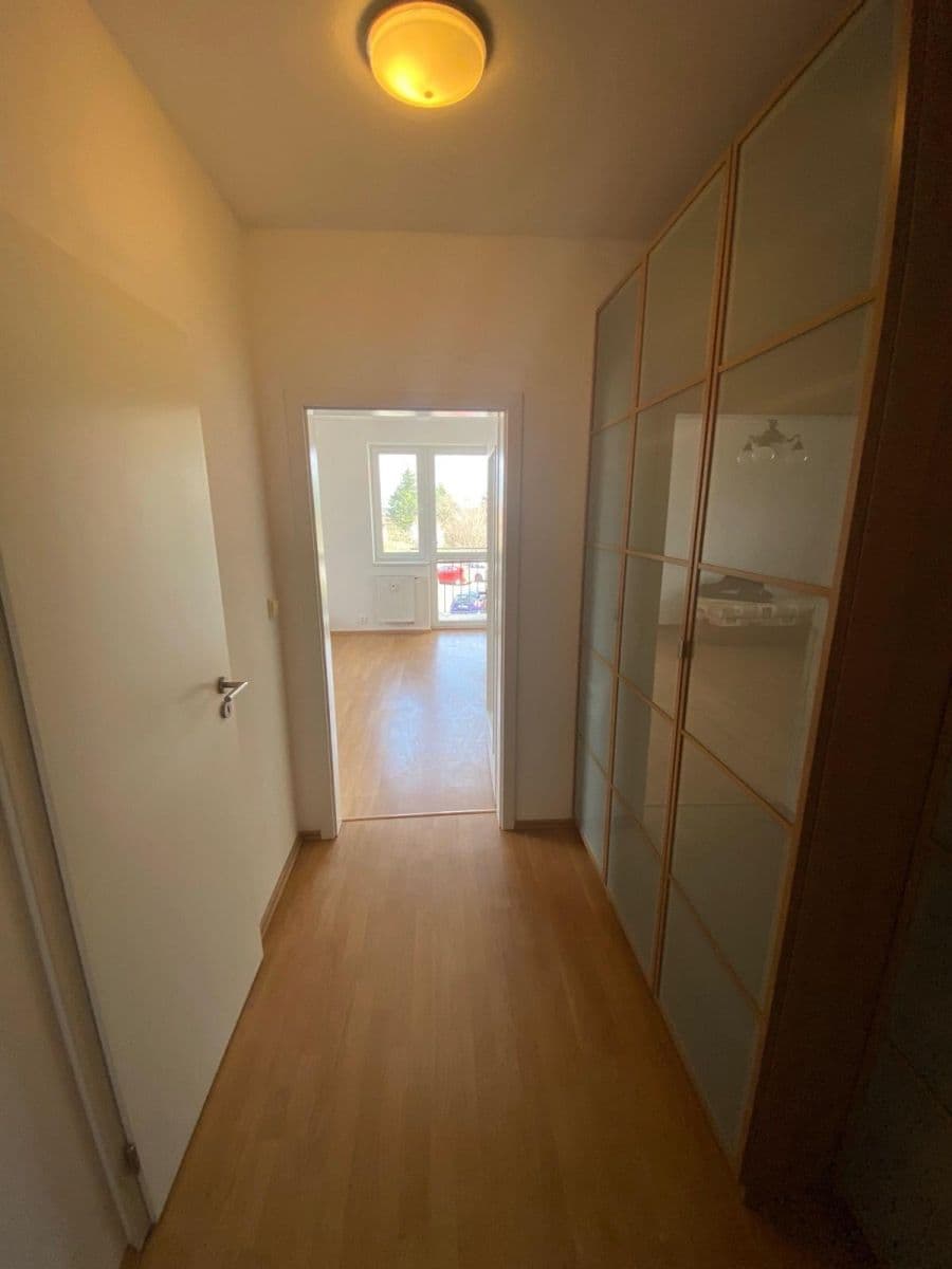 Prenájom bytu 1-izbový 40 m², Vilová, Jirny, Středočeský kraj Prenájom bytu 1-izbový 40 m², Vilová, Jirny, Středočeský kraj