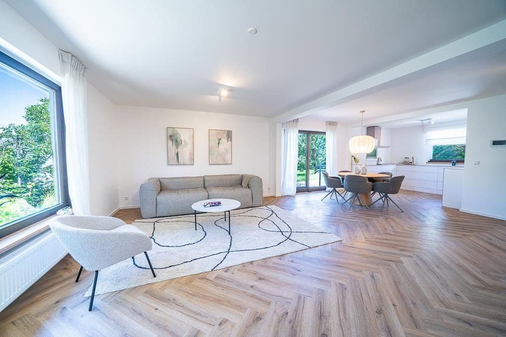 Predaj domu 202 m², pozemok 389 m², Freiberg am Neckar, Bádensko-Wurttembersko Predaj domu 202 m², pozemok 389 m², Freiberg am Neckar, Bádensko-Wurttembersko
