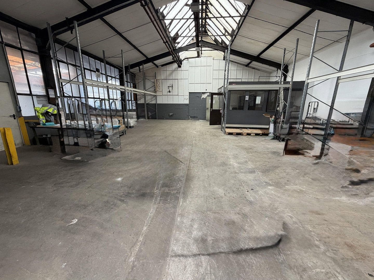 Prenájom nebytového priestoru 540 m², Posener Straße 35A, Lübeck, Šlezvicko-Holštajnsko Prenájom nebytového priestoru 540 m², Posener Straße 35A, Lübeck, Šlezvicko-Holštajnsko