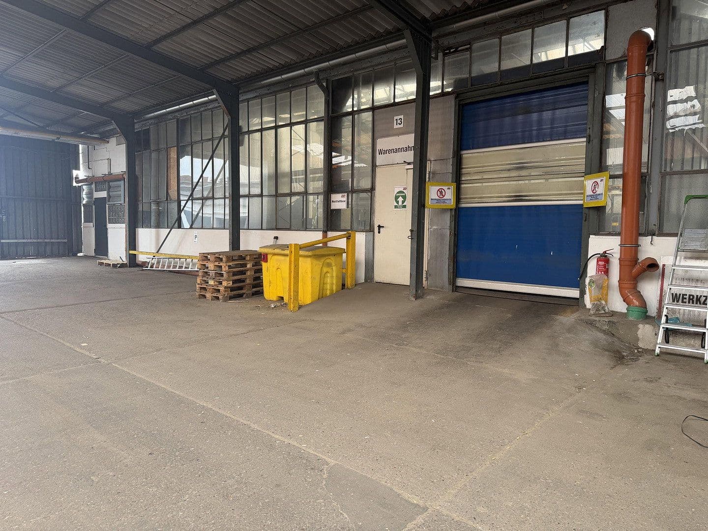 Prenájom nebytového priestoru 540 m², Posener Straße 35A, Lübeck, Šlezvicko-Holštajnsko Prenájom nebytového priestoru 540 m², Posener Straße 35A, Lübeck, Šlezvicko-Holštajnsko