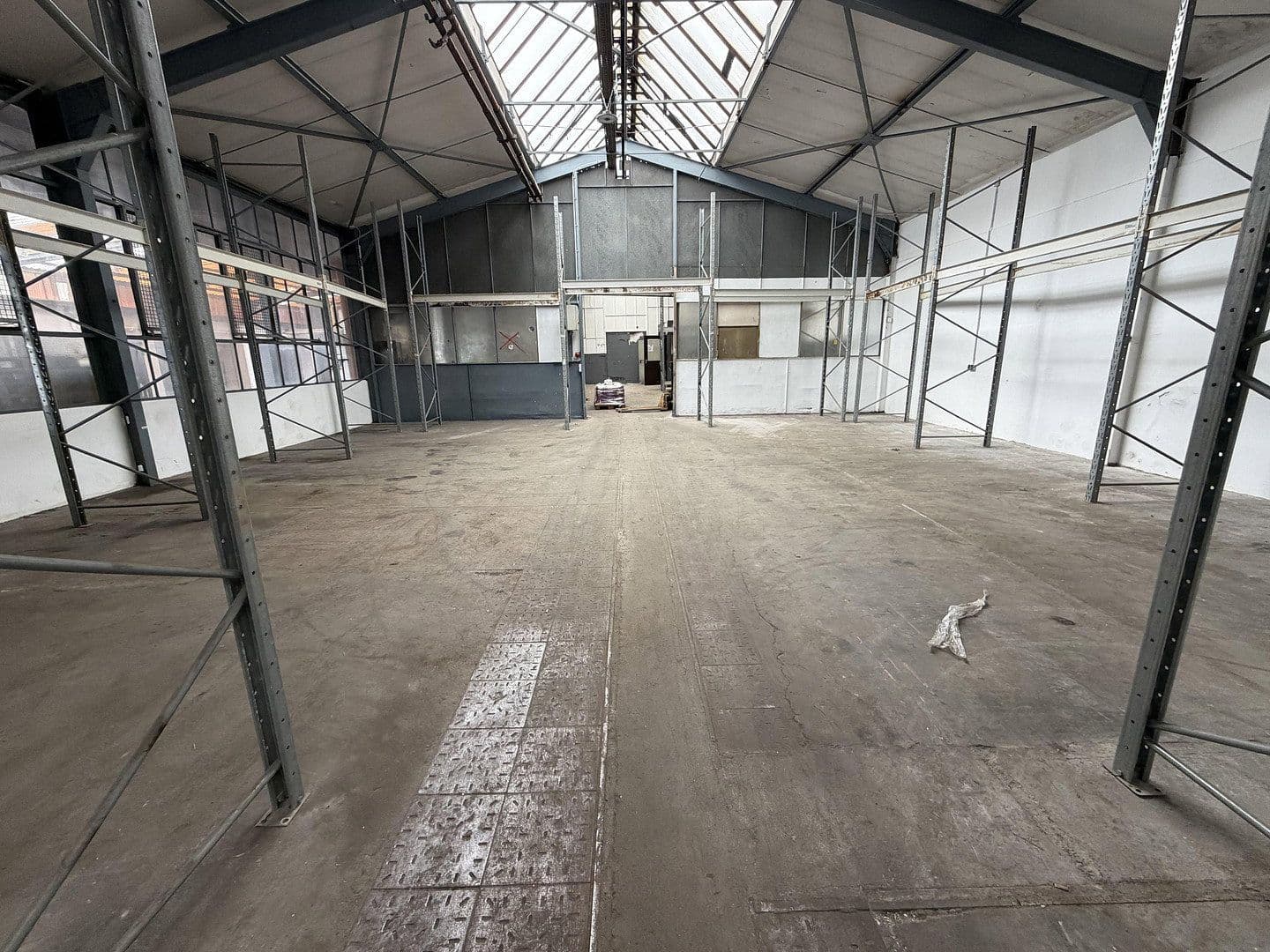 Prenájom nebytového priestoru 540 m², Posener Straße 35A, Lübeck, Šlezvicko-Holštajnsko Prenájom nebytového priestoru 540 m², Posener Straße 35A, Lübeck, Šlezvicko-Holštajnsko