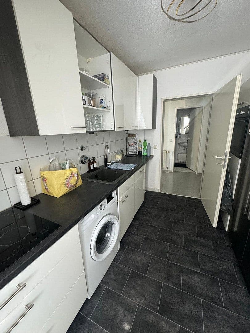 Prenájom bytu 3-izbový 87 m², Berliner Straße 55, Niederkassel, Severné Porýnie - Westfálsko Prenájom bytu 3-izbový 87 m², Berliner Straße 55, Niederkassel, Severné Porýnie - Westfálsko