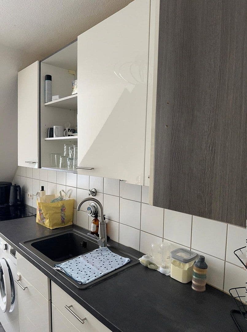 Prenájom bytu 3-izbový 87 m², Berliner Straße 55, Niederkassel, Severné Porýnie - Westfálsko Prenájom bytu 3-izbový 87 m², Berliner Straße 55, Niederkassel, Severné Porýnie - Westfálsko