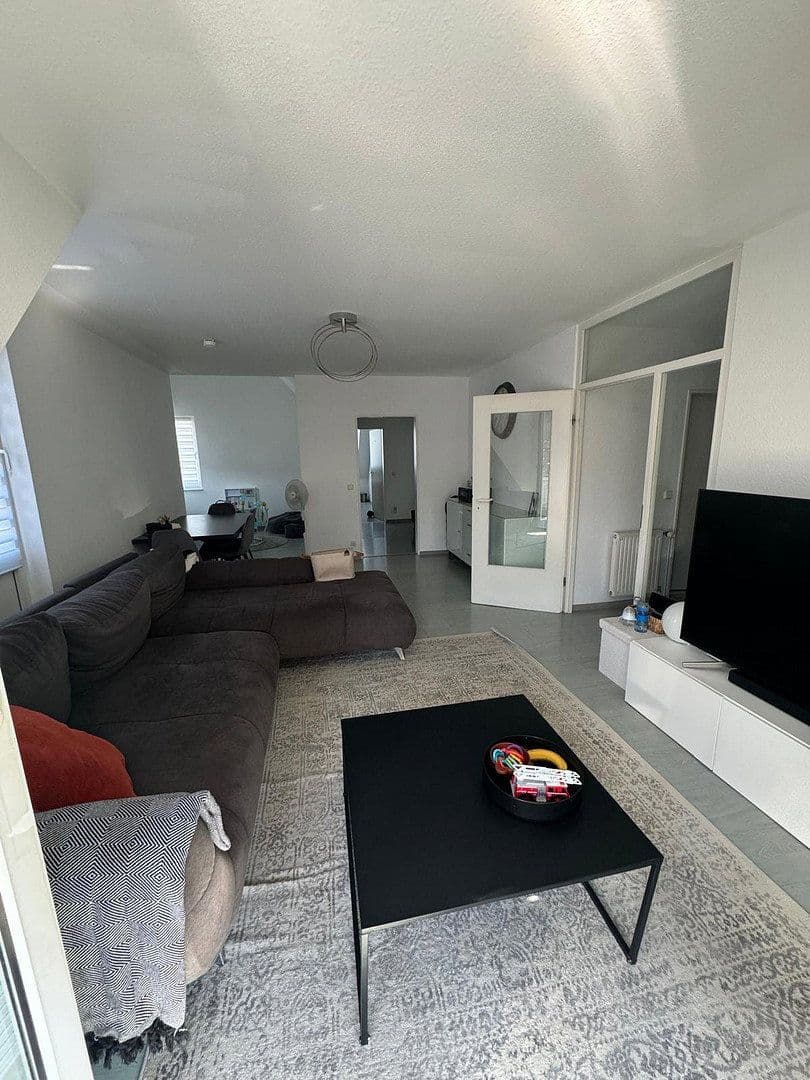 Prenájom bytu 3-izbový 87 m², Berliner Straße 55, Niederkassel, Severné Porýnie - Westfálsko Prenájom bytu 3-izbový 87 m², Berliner Straße 55, Niederkassel, Severné Porýnie - Westfálsko