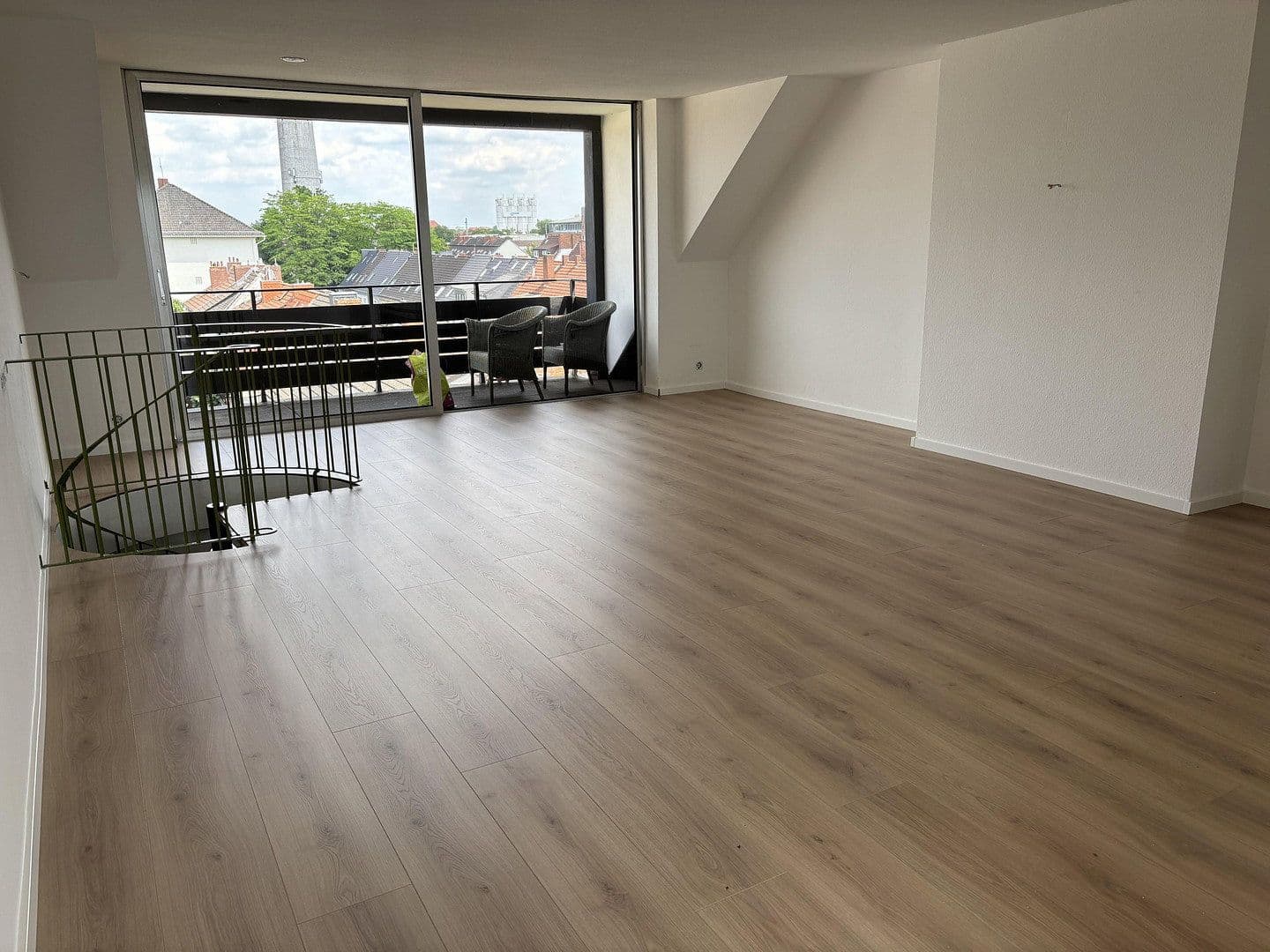 Prenájom bytu 5-izbový 160 m², Wartburgstraße 61, Bremen, Brémy Prenájom bytu 5-izbový 160 m², Wartburgstraße 61, Bremen, Brémy