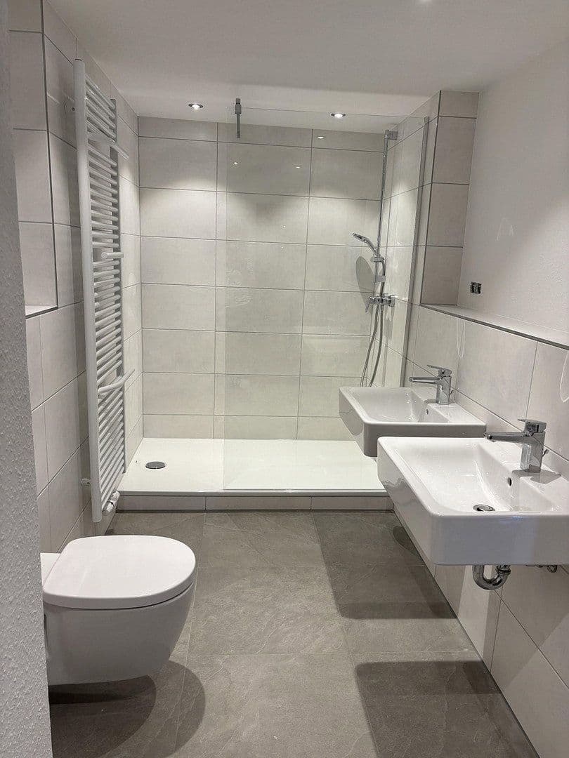 Prenájom bytu 5-izbový 160 m², Wartburgstraße 61, Bremen, Brémy Prenájom bytu 5-izbový 160 m², Wartburgstraße 61, Bremen, Brémy