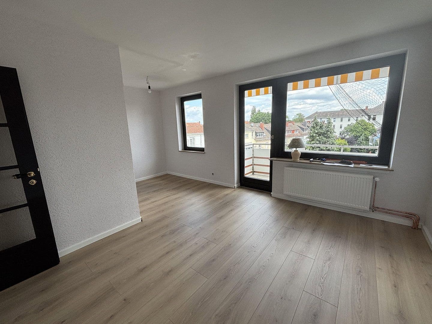 Prenájom bytu 5-izbový 160 m², Wartburgstraße 61, Bremen, Brémy Prenájom bytu 5-izbový 160 m², Wartburgstraße 61, Bremen, Brémy