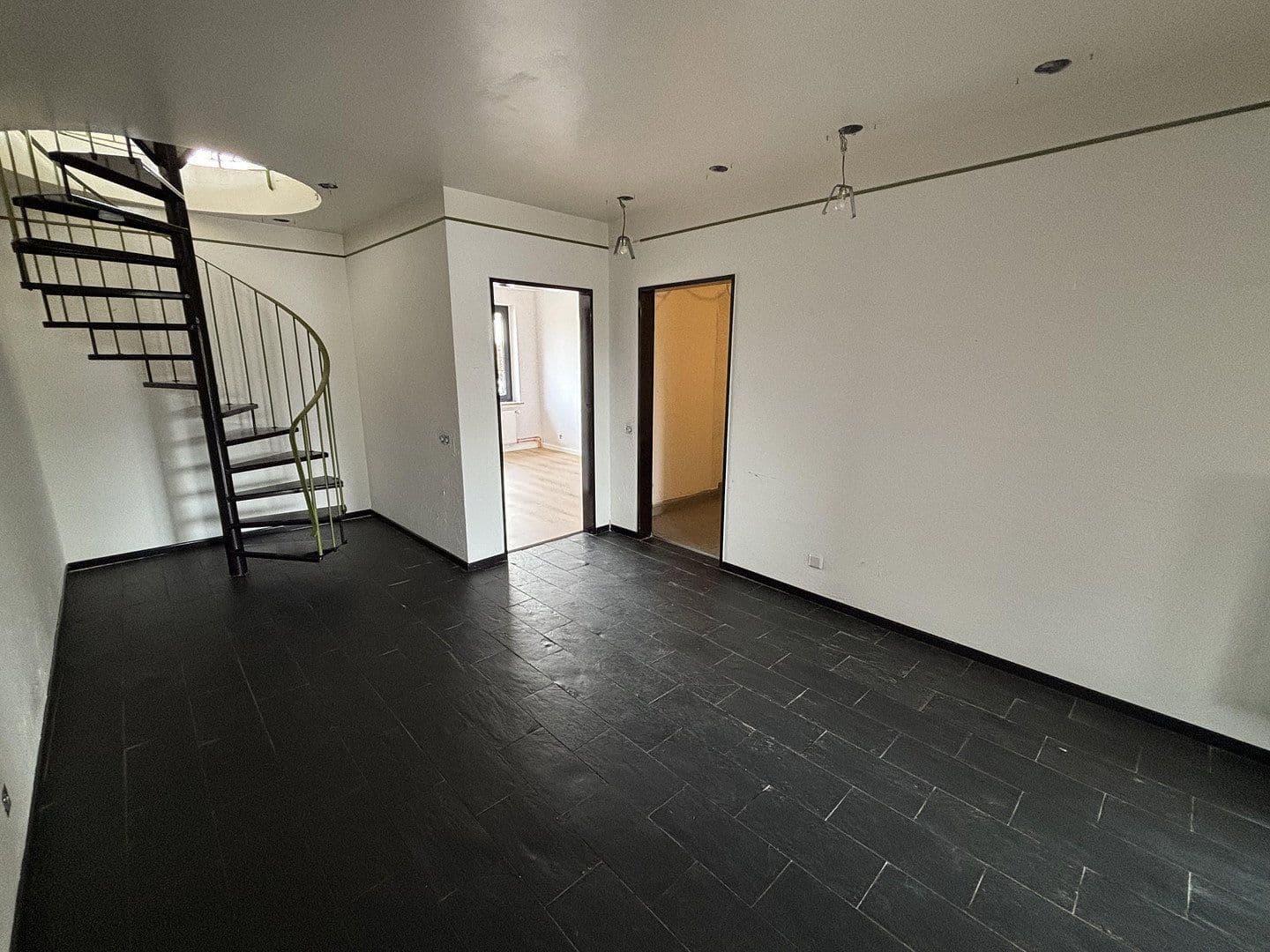Prenájom bytu 5-izbový 160 m², Wartburgstraße 61, Bremen, Brémy Prenájom bytu 5-izbový 160 m², Wartburgstraße 61, Bremen, Brémy