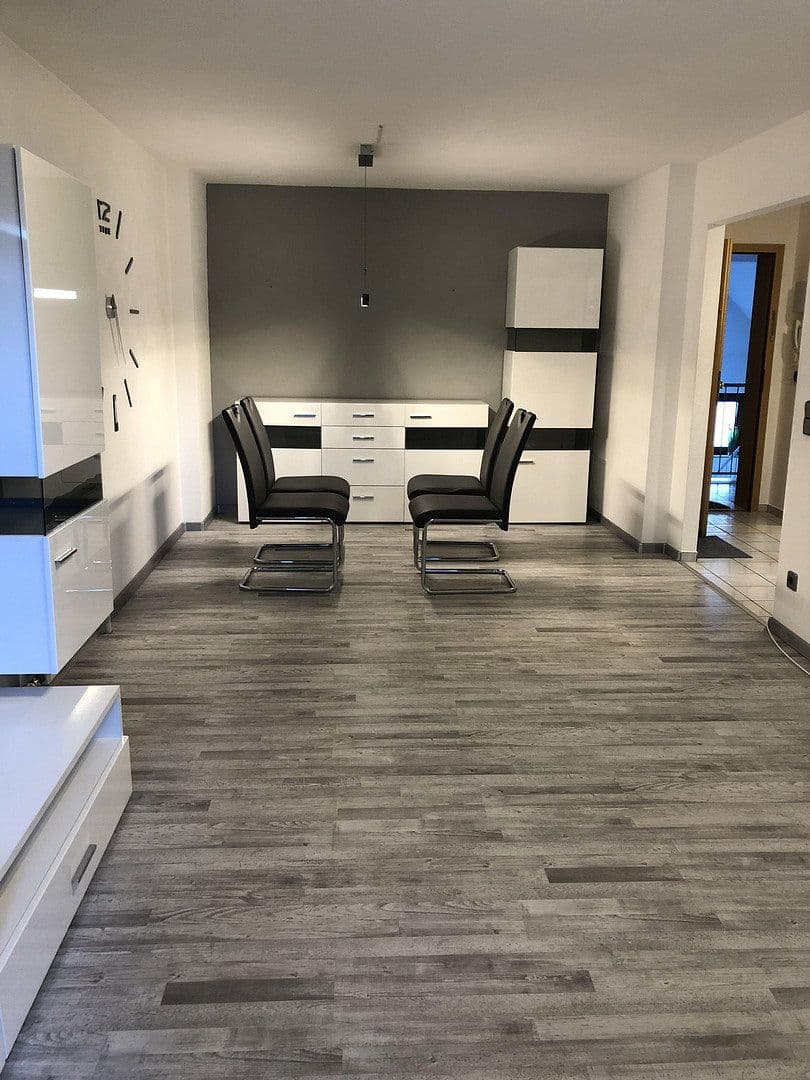 Prenájom bytu 2-izbový 55 m², Remstalstraße 53, Remseck am Neckar, Bádensko-Wurttembersko Prenájom bytu 2-izbový 55 m², Remstalstraße 53, Remseck am Neckar, Bádensko-Wurttembersko
