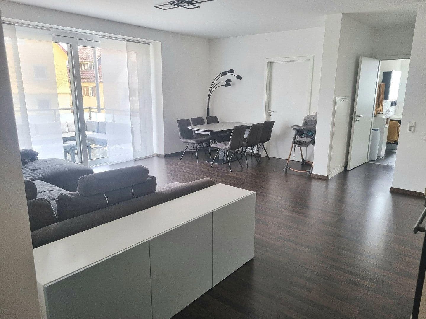 Prenájom bytu 3-izbový 91 m², Freudenstadt, Bádensko-Wurttembersko Prenájom bytu 3-izbový 91 m², Freudenstadt, Bádensko-Wurttembersko