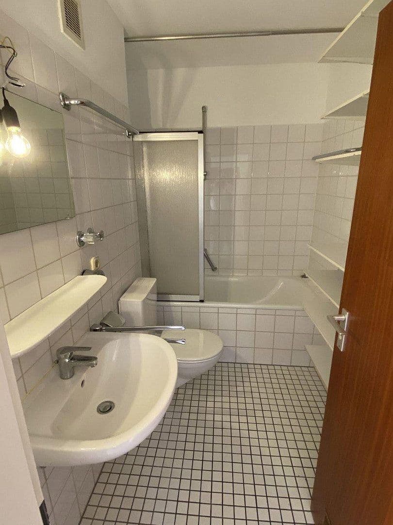 Prenájom bytu 3-izbový 80 m², München, Bavorsko Prenájom bytu 3-izbový 80 m², München, Bavorsko