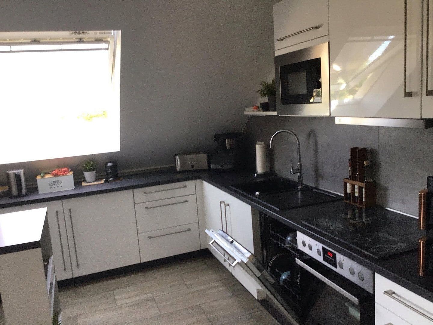 Prenájom bytu 3-izbový 89 m², Maiglöckchenweg 24, Kerpen, Severné Porýnie - Westfálsko Prenájom bytu 3-izbový 89 m², Maiglöckchenweg 24, Kerpen, Severné Porýnie - Westfálsko