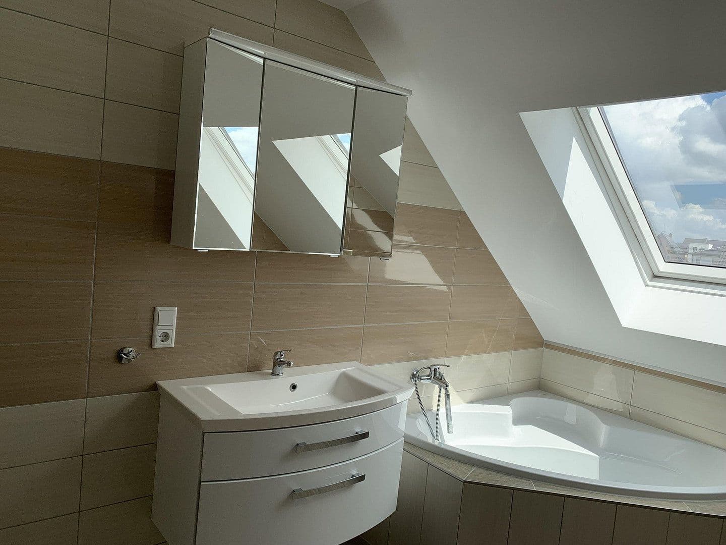 Prenájom bytu 3-izbový 89 m², Maiglöckchenweg 24, Kerpen, Severné Porýnie - Westfálsko Prenájom bytu 3-izbový 89 m², Maiglöckchenweg 24, Kerpen, Severné Porýnie - Westfálsko