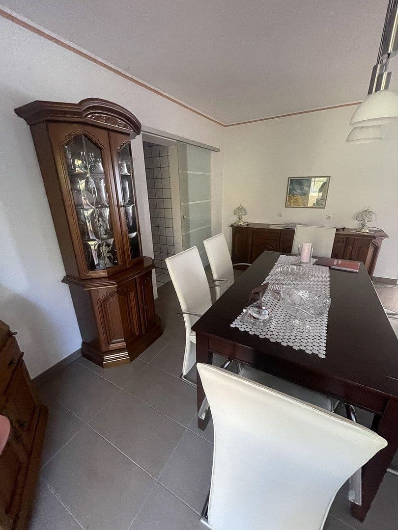 Predaj domu 225 m², pozemok 604 m², Trierweiler, Porýnie-Falcko Predaj domu 225 m², pozemok 604 m², Trierweiler, Porýnie-Falcko