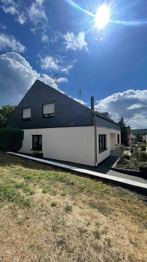 Predaj domu 225 m², pozemok 604 m², Trierweiler, Porýnie-Falcko Predaj domu 225 m², pozemok 604 m², Trierweiler, Porýnie-Falcko