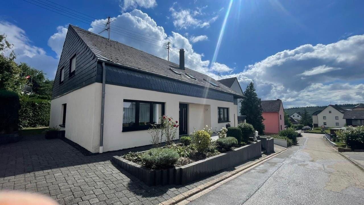 Predaj domu 225 m², pozemok 604 m², Trierweiler, Porýnie-Falcko Predaj domu 225 m², pozemok 604 m², Trierweiler, Porýnie-Falcko