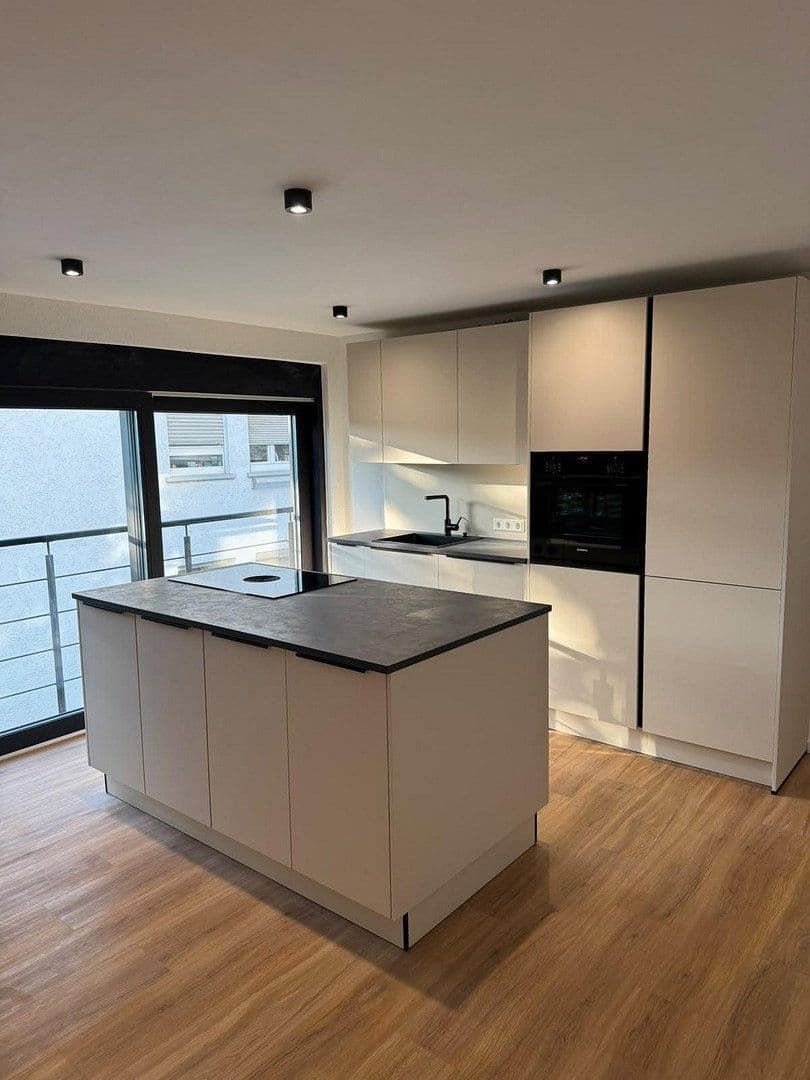 Prenájom bytu 2-izbový 65 m², Stuttgart, Bádensko-Wurttembersko Prenájom bytu 2-izbový 65 m², Stuttgart, Bádensko-Wurttembersko