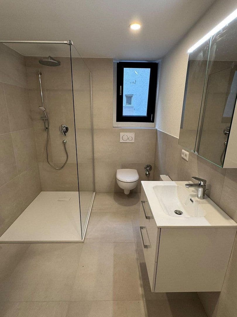 Prenájom bytu 2-izbový 65 m², Stuttgart, Bádensko-Wurttembersko Prenájom bytu 2-izbový 65 m², Stuttgart, Bádensko-Wurttembersko