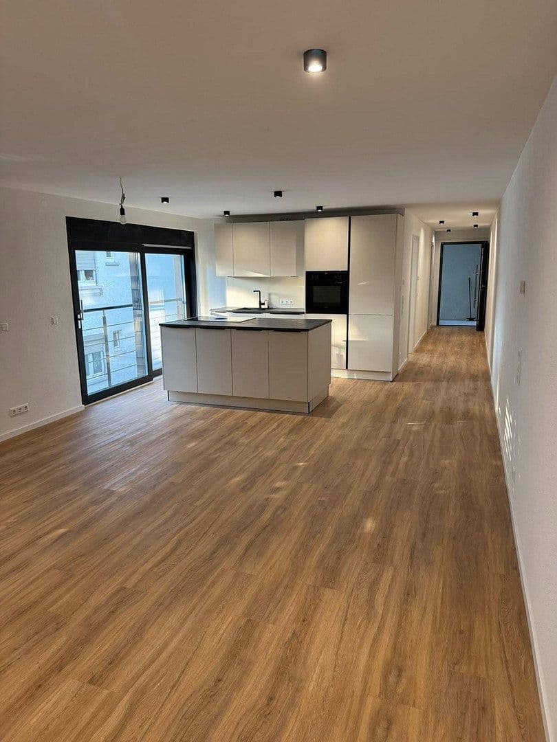 Prenájom bytu 2-izbový 65 m², Stuttgart, Bádensko-Wurttembersko Prenájom bytu 2-izbový 65 m², Stuttgart, Bádensko-Wurttembersko