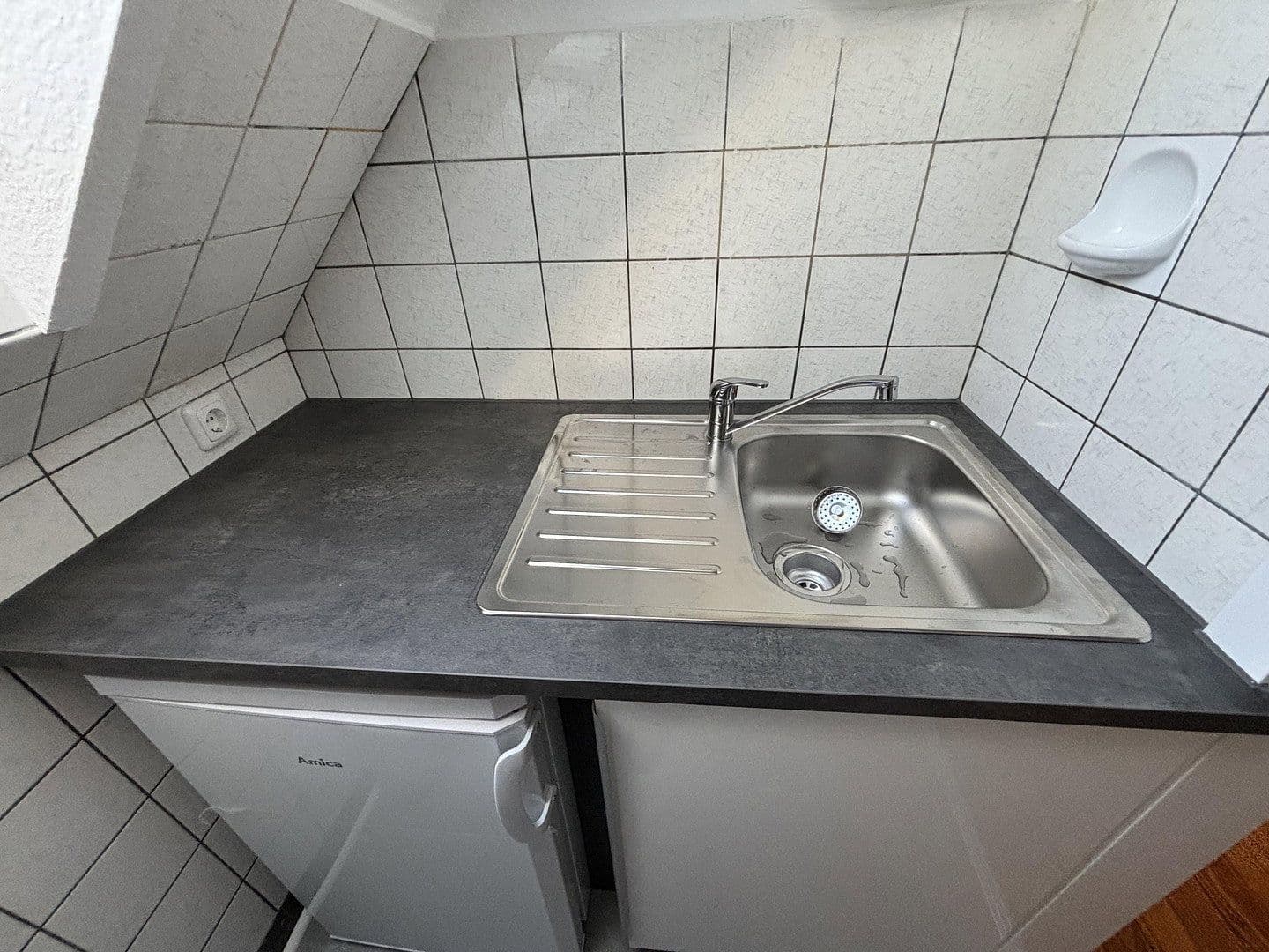 Prenájom bytu 1-izbový 24 m², Mühlenbroicher Weg 143, Düsseldorf, Severné Porýnie - Westfálsko Prenájom bytu 1-izbový 24 m², Mühlenbroicher Weg 143, Düsseldorf, Severné Porýnie - Westfálsko