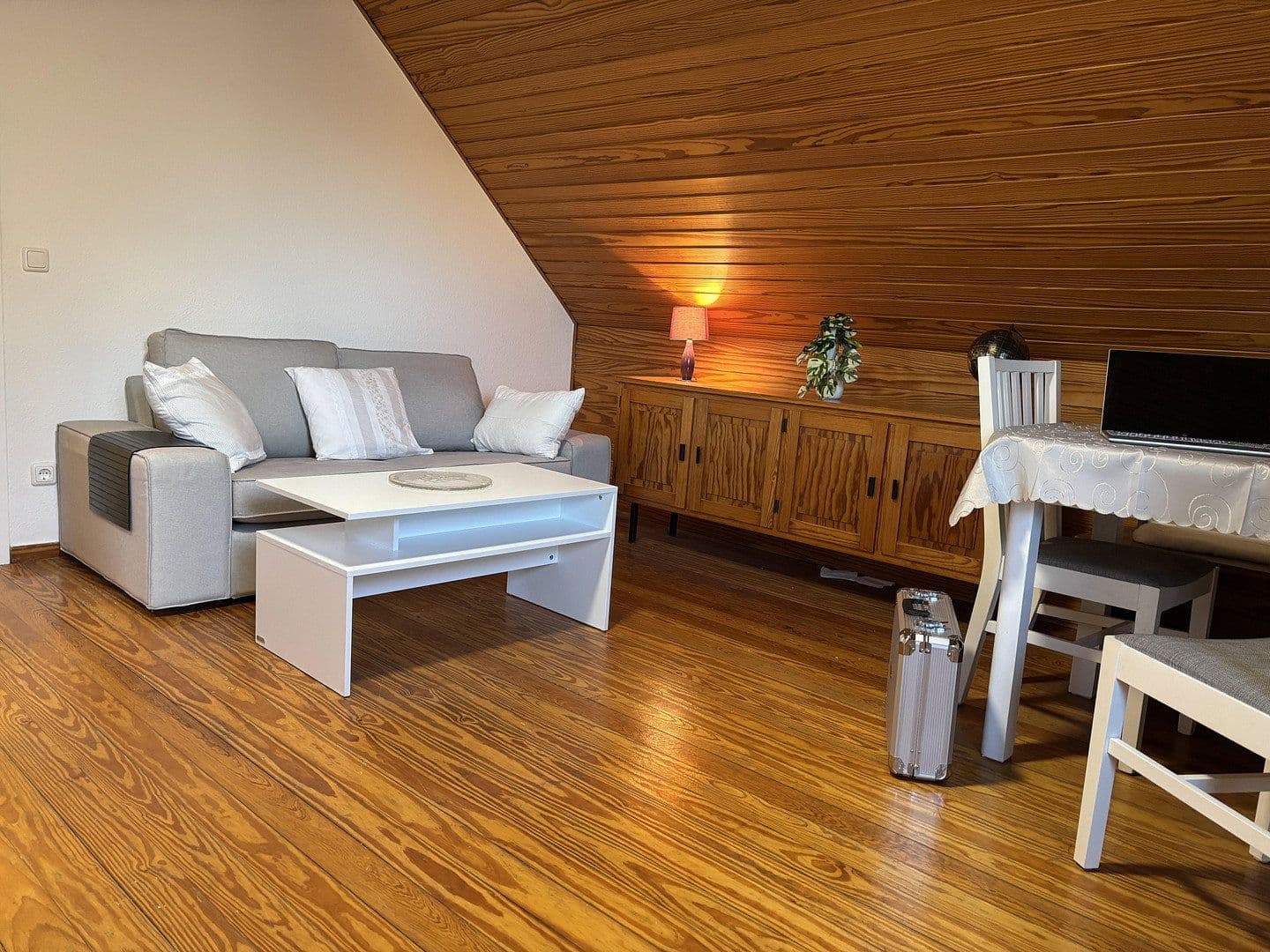 Prenájom bytu 1-izbový 24 m², Mühlenbroicher Weg 143, Düsseldorf, Severné Porýnie - Westfálsko Prenájom bytu 1-izbový 24 m², Mühlenbroicher Weg 143, Düsseldorf, Severné Porýnie - Westfálsko