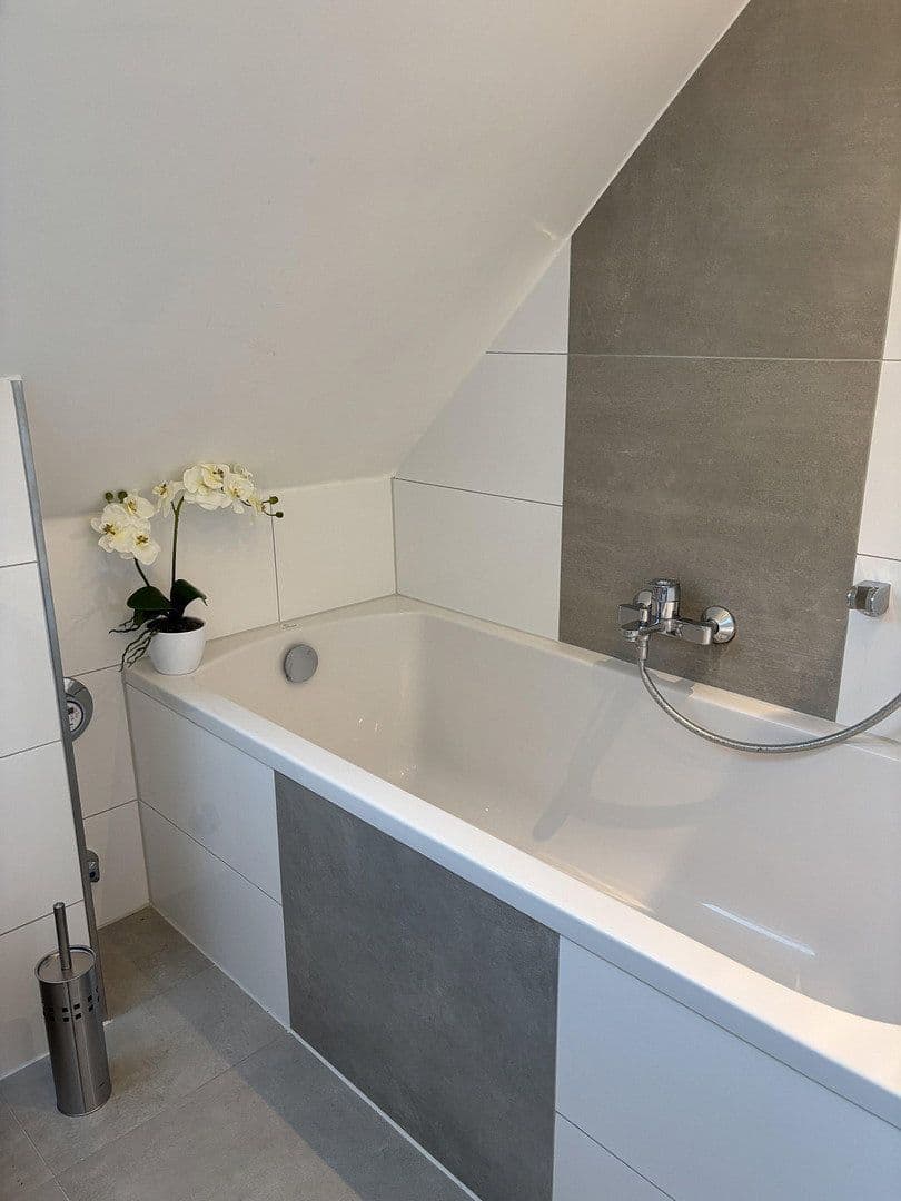 Prenájom bytu 1-izbový 24 m², Mühlenbroicher Weg 143, Düsseldorf, Severné Porýnie - Westfálsko Prenájom bytu 1-izbový 24 m², Mühlenbroicher Weg 143, Düsseldorf, Severné Porýnie - Westfálsko