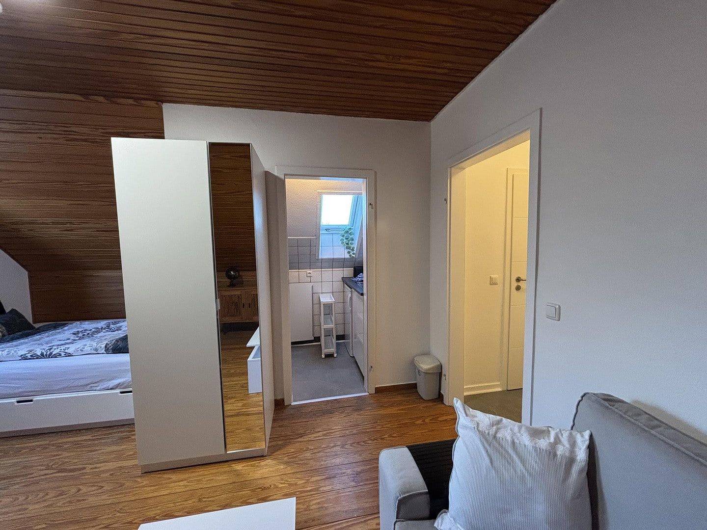 Prenájom bytu 1-izbový 24 m², Mühlenbroicher Weg 143, Düsseldorf, Severné Porýnie - Westfálsko Prenájom bytu 1-izbový 24 m², Mühlenbroicher Weg 143, Düsseldorf, Severné Porýnie - Westfálsko