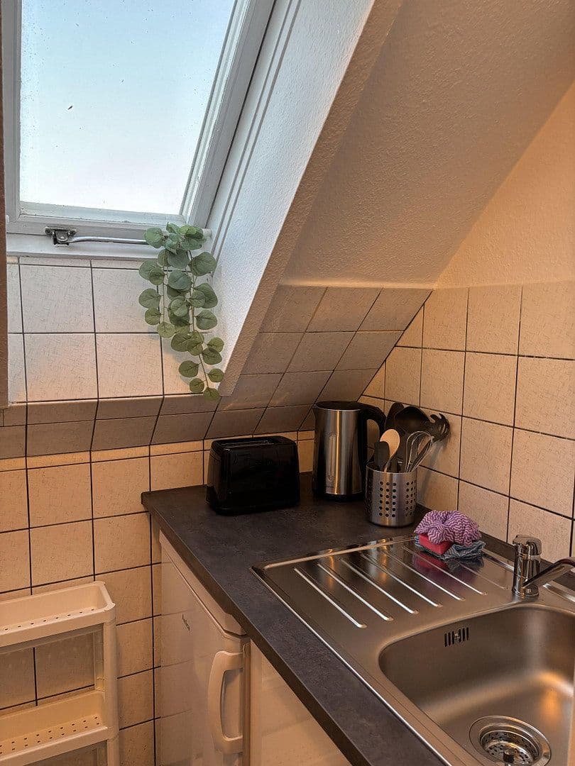 Prenájom bytu 1-izbový 24 m², Mühlenbroicher Weg 143, Düsseldorf, Severné Porýnie - Westfálsko Prenájom bytu 1-izbový 24 m², Mühlenbroicher Weg 143, Düsseldorf, Severné Porýnie - Westfálsko